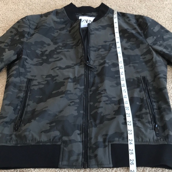 Zara large camouflage zippered jacket . - Picture 6 of 9